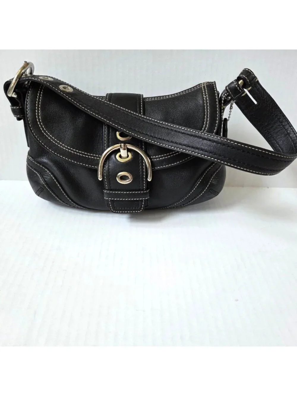 Vintage Coach Soho Black Leather Flap Shoulder Bag F10909 Y2K Contrast Stitching